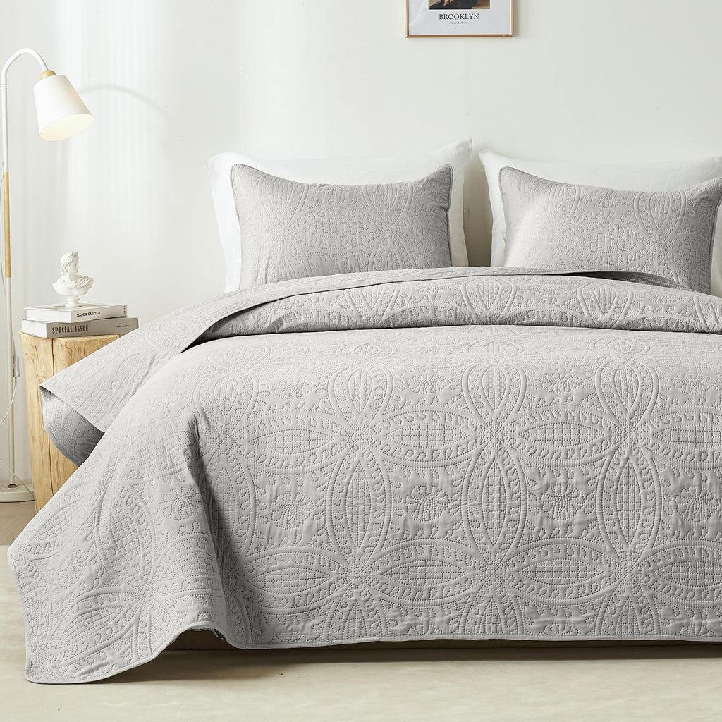 akkialla Queen Quilt Bedding Set,Olive Green Ultrasonic Full/Queen Quilt Set,Lightweight Soft Bedspread Coverlet,Modern Style Coin Pattern Bed Cover for All Seasons,3 Piece(1 Quilt,2 Pillow Shams)