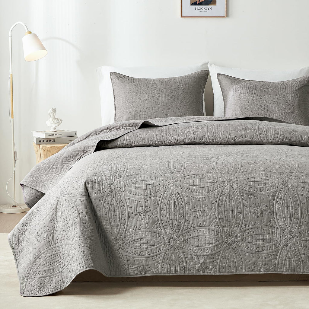 akkialla Queen Quilt Bedding Set,Olive Green Ultrasonic Full/Queen Quilt Set,Lightweight Soft Bedspread Coverlet,Modern Style Coin Pattern Bed Cover for All Seasons,3 Piece(1 Quilt,2 Pillow Shams)
