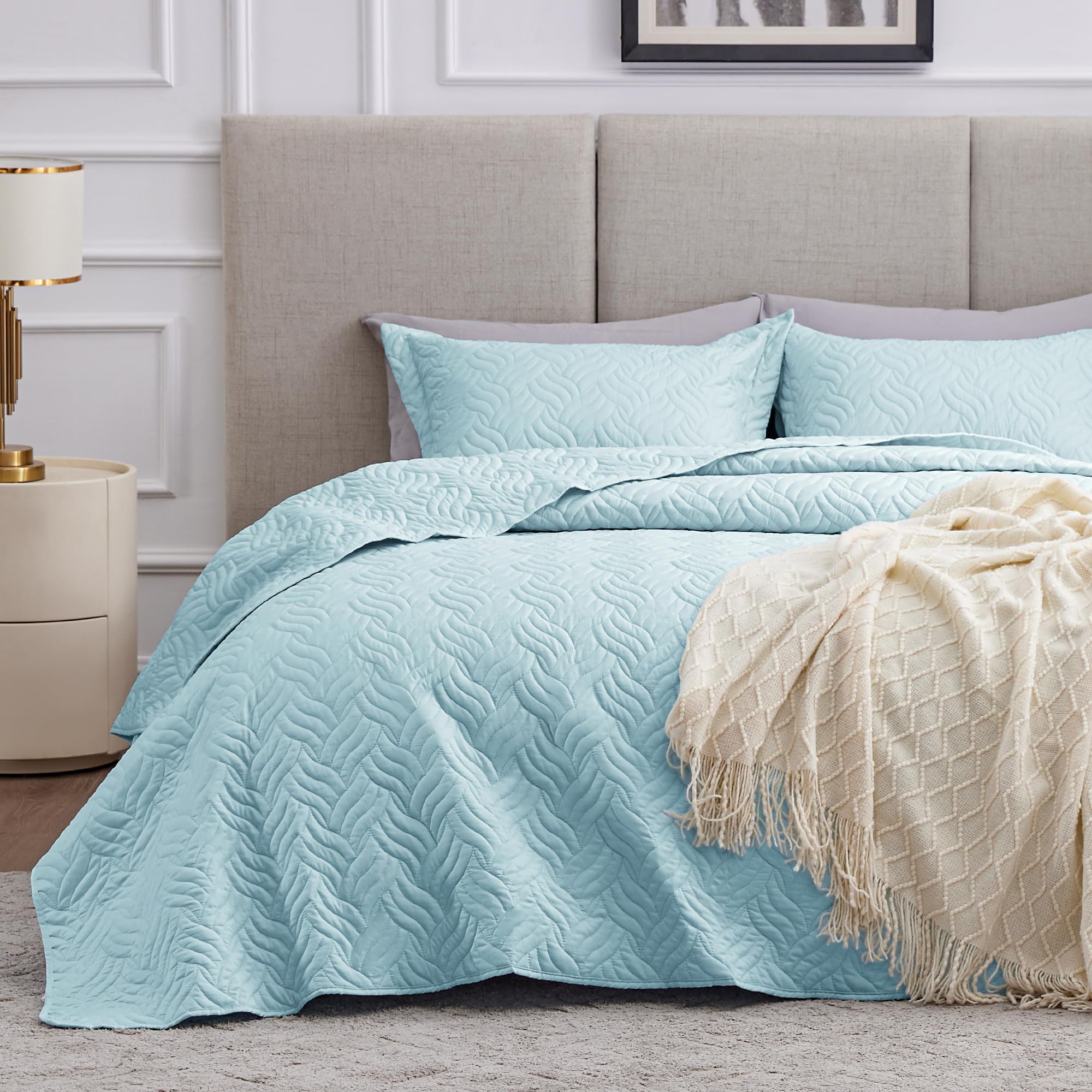 3 Piece Blue Queen Size Coin Pattern Lightweight All Season Quilt Bedspread Set with 2 Pillow Shams