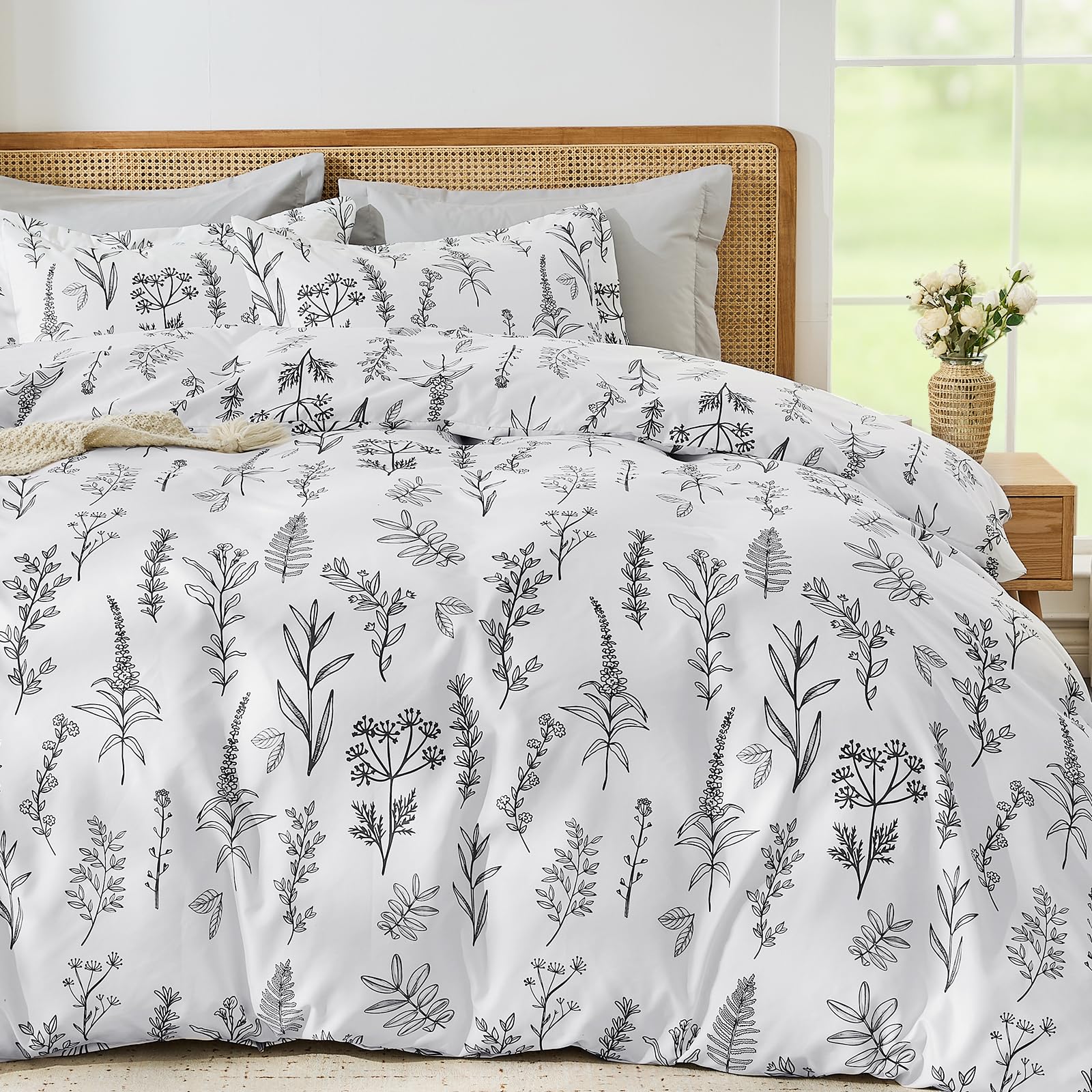 MUXHOMO Duvet Cover Queen Size, Reversible Floral Green Duvet Cover Set with Zipper Closure, 3 Pieces Botanical Patterns Soft Microfiber Bedding Set with 4 Ties (90"x90", 2 Pillow Cases)