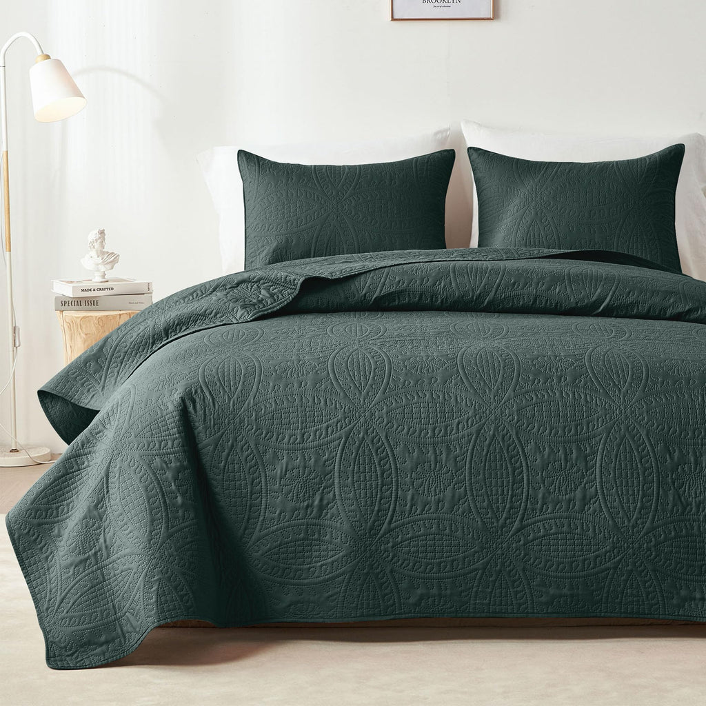 akkialla Queen Quilt Bedding Set,Olive Green Ultrasonic Full/Queen Quilt Set,Lightweight Soft Bedspread Coverlet,Modern Style Coin Pattern Bed Cover for All Seasons,3 Piece(1 Quilt,2 Pillow Shams)