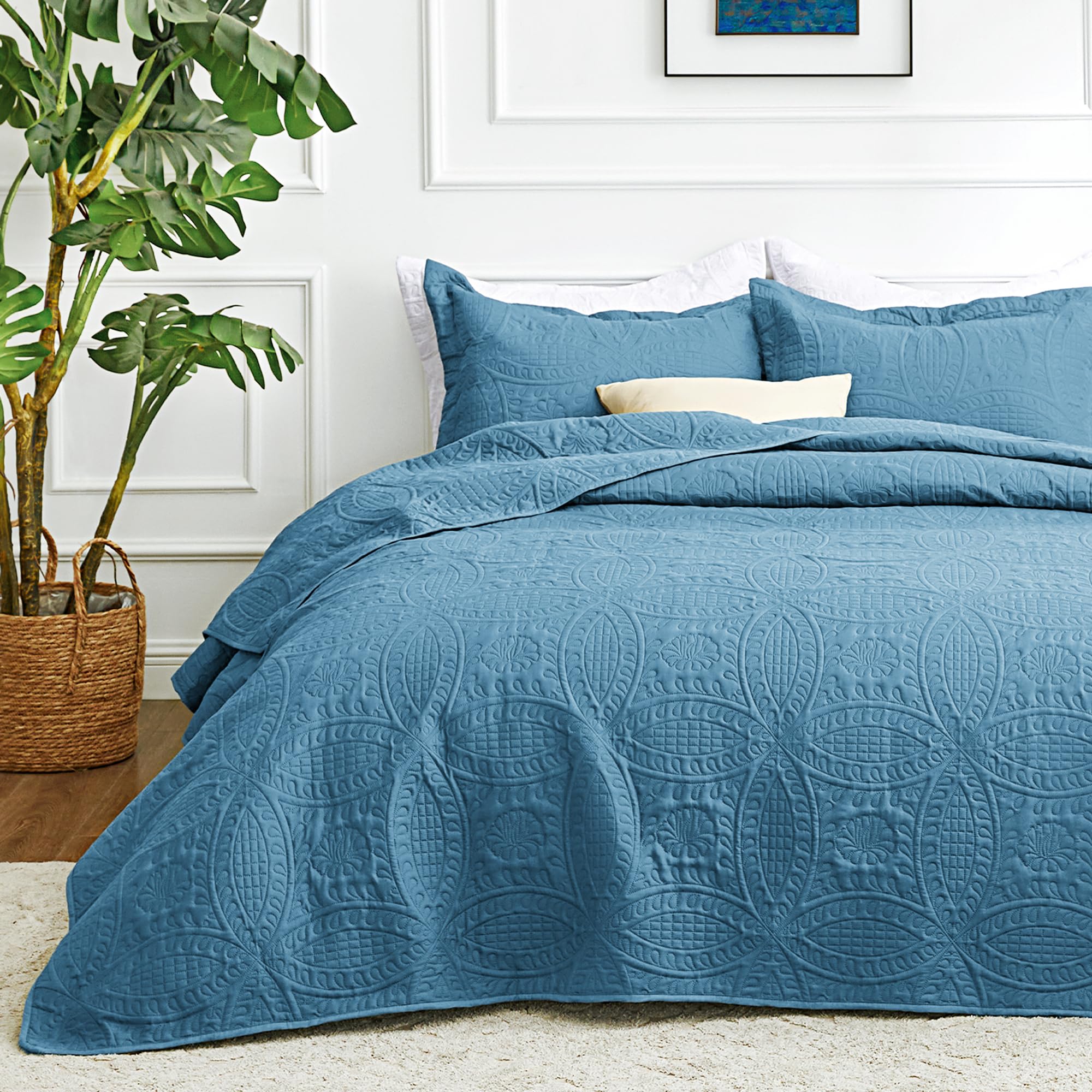 3 Piece Blue Queen Size Coin Pattern Lightweight All Season Quilt Bedspread Set with 2 Pillow Shams