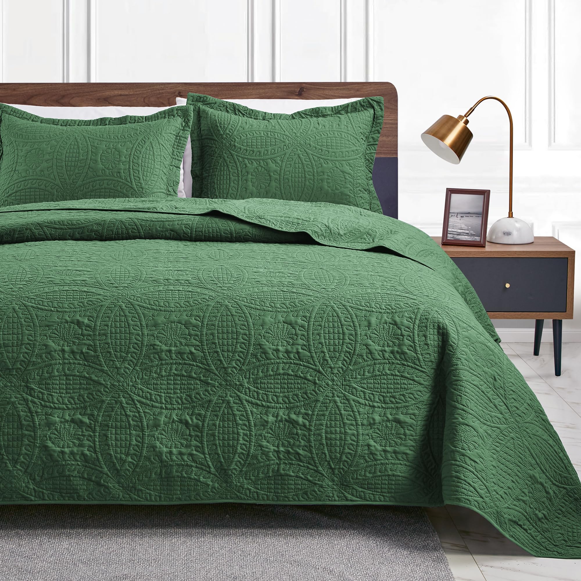 3 Piece Blue Queen Size Coin Pattern Lightweight All Season Quilt Bedspread Set with 2 Pillow Shams