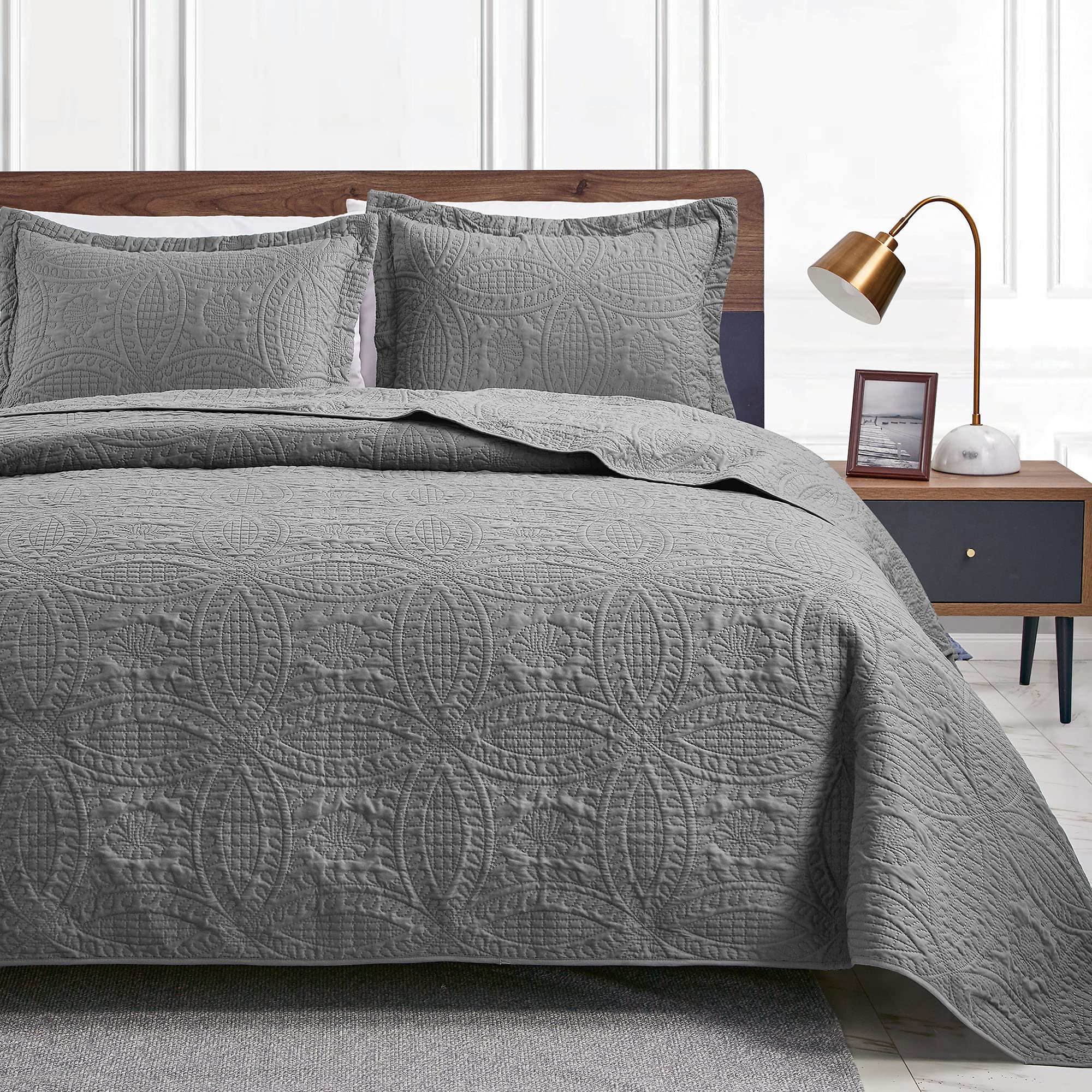 3 Piece Blue Queen Size Coin Pattern Lightweight All Season Quilt Bedspread Set with 2 Pillow Shams