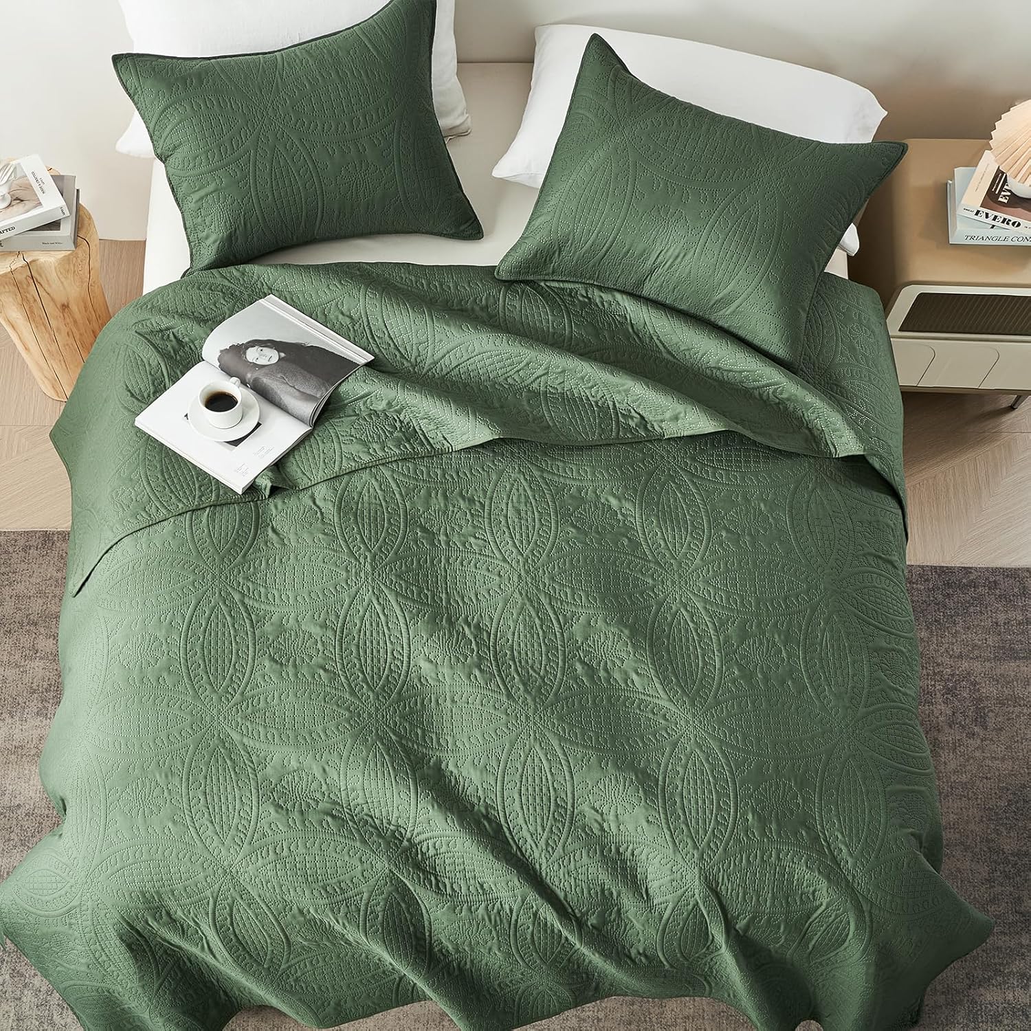akkialla Queen Quilt Bedding Set,Olive Green Ultrasonic Full/Queen Quilt Set,Lightweight Soft Bedspread Coverlet,Modern Style Coin Pattern Bed Cover for All Seasons,3 Piece(1 Quilt,2 Pillow Shams)