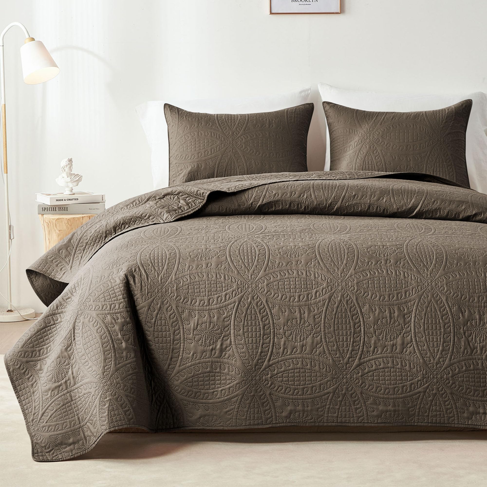 akkialla Queen Quilt Bedding Set,Olive Green Ultrasonic Full/Queen Quilt Set,Lightweight Soft Bedspread Coverlet,Modern Style Coin Pattern Bed Cover for All Seasons,3 Piece(1 Quilt,2 Pillow Shams)