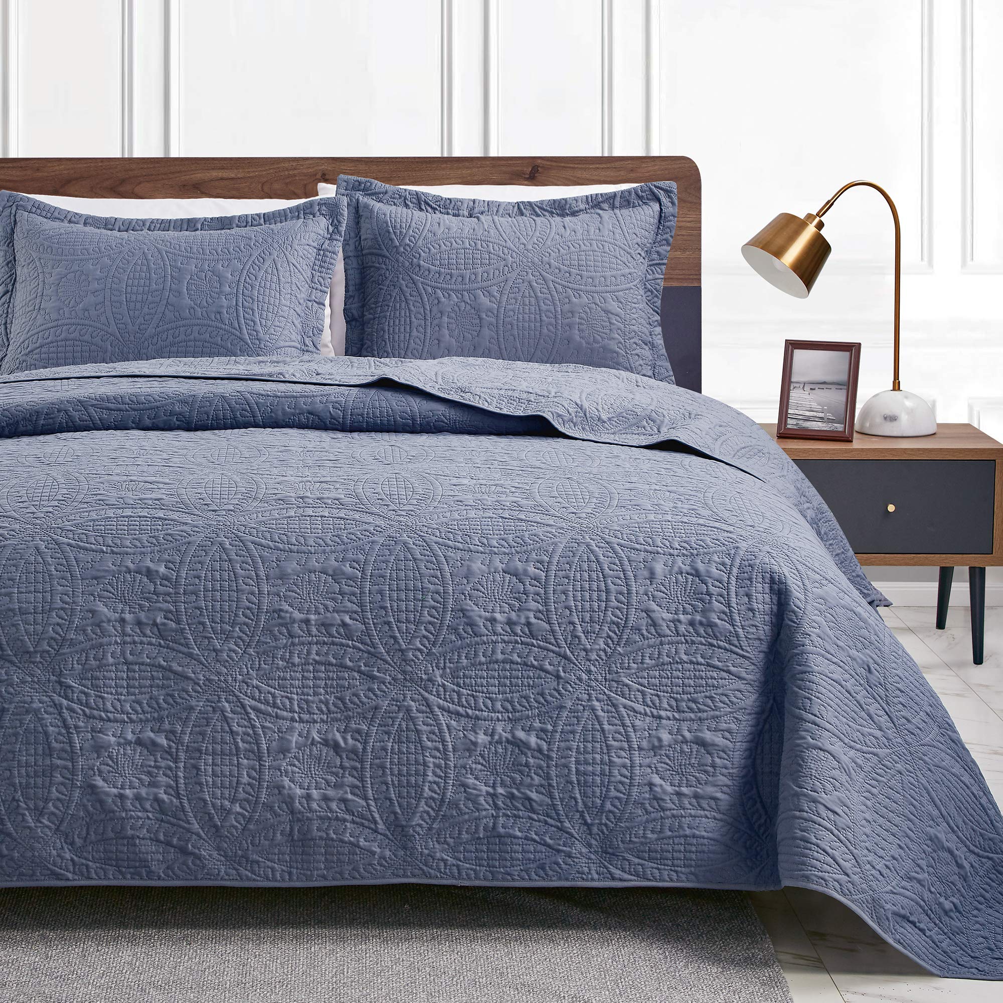 3 Piece Blue Queen Size Coin Pattern Lightweight All Season Quilt Bedspread Set with 2 Pillow Shams
