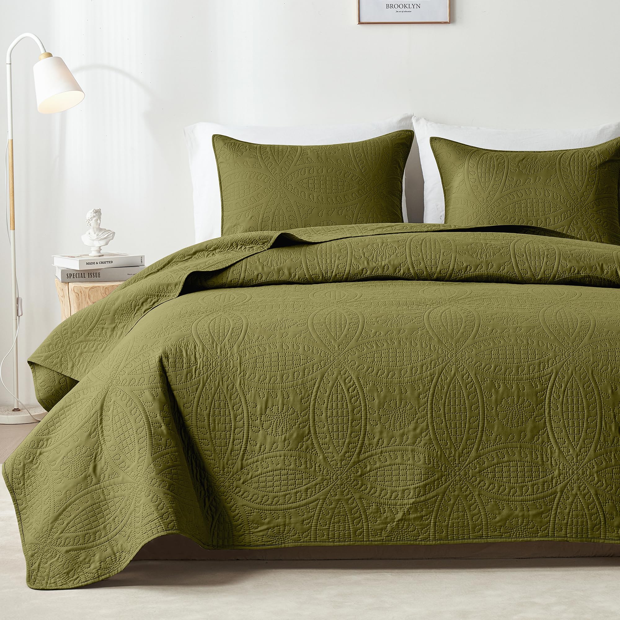 akkialla Queen Quilt Bedding Set,Olive Green Ultrasonic Full/Queen Quilt Set,Lightweight Soft Bedspread Coverlet,Modern Style Coin Pattern Bed Cover for All Seasons,3 Piece(1 Quilt,2 Pillow Shams)